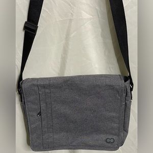 Case crown messenger laptop bag